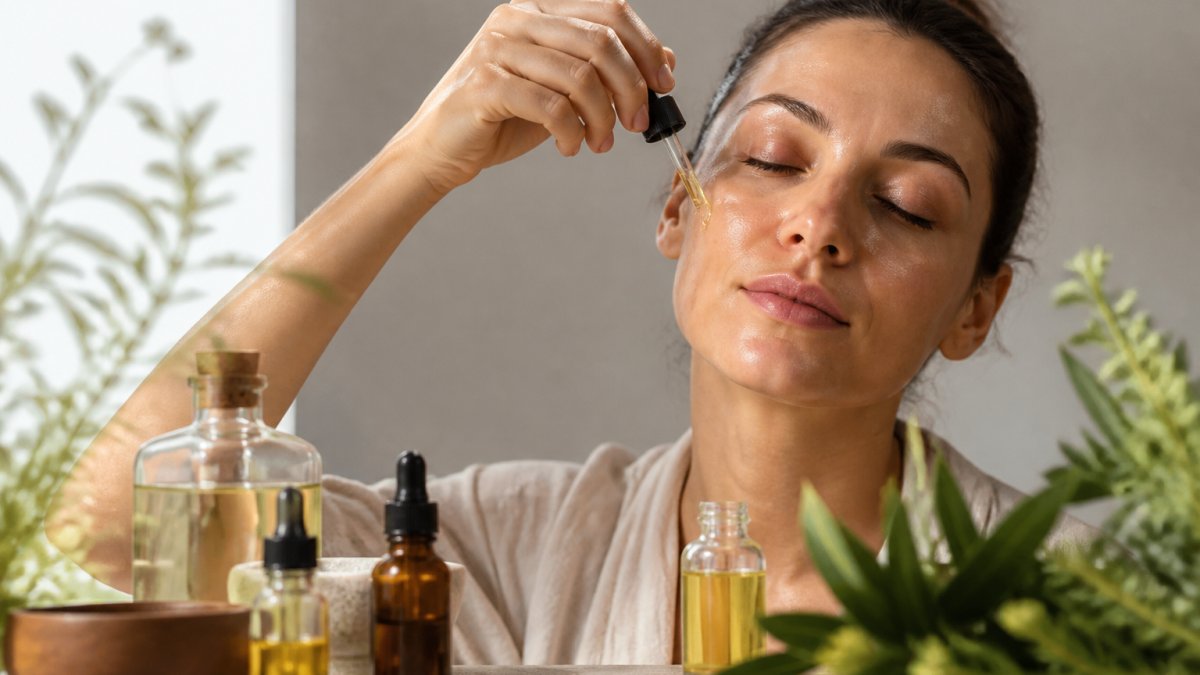 Can Facial Oils Fix Dry Skin: A Complete Guide